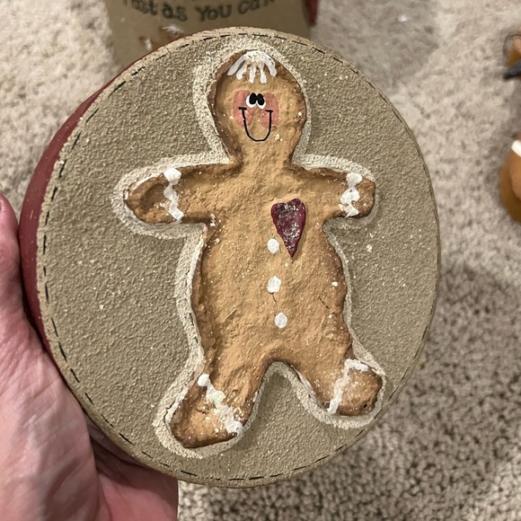 ⭐️BOGO FREE⭐️ Calling all Gingerbread Lovers! Holiday Decor Set - VINTAGE - Picture 5 of 13